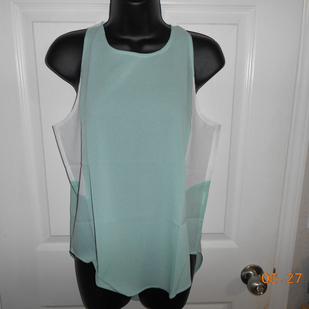 Griffin Paris light green & white summer top zipper back